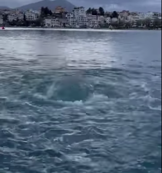 ΧΑΛΚΙΔΑ: Εφτιαξαν τη βλάβη στον υποθαλάσσιο αγωγό μετά από ρεσιτάλ αδιαφορίας