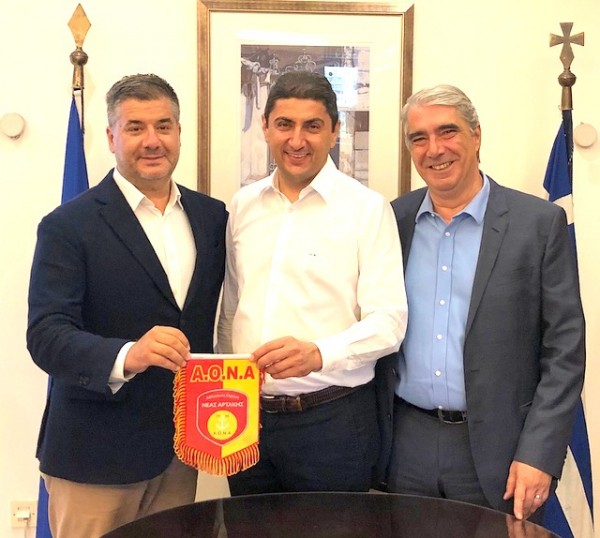 Επίσκεψη του ΑΟ Ν. Αρτάκης στο γραφείο του υφυπουργού αθλητισμού Λευτέρη Αυγενάκη