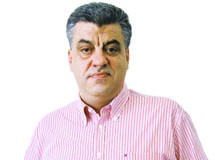 Λαϊκατζήδες επιτέθηκαν στον Γεωργούλη