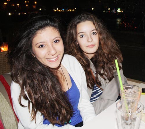 Γιατί βρε κορίτσια σας πιάνουν οι μαύρες σας;