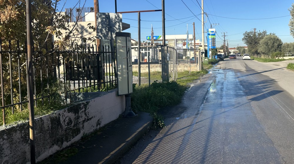 ΔΥΟ ΔΕΝΤΡΑ-ΧΑΛΚΙΔΑ: Ο δρόμος έγινε ρυάκι (VIDEO)