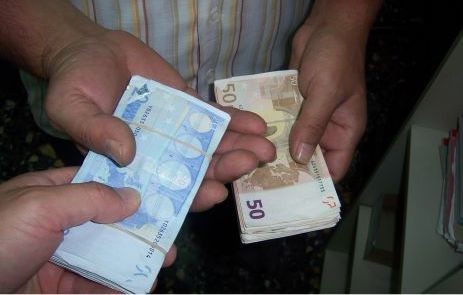 Έκαναν διακοπές με πλαστά χαρτονομίσματα