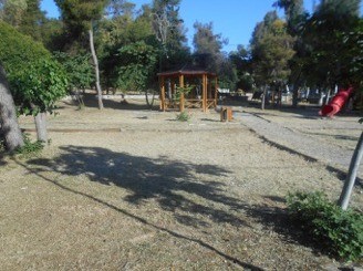 Καθαρίζει τα αλσύλλια από τα  ξερόχορτα ο Δήμος Χαλκιδέων