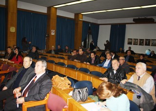 Τρεις και ο κούκος για το λουκέτο