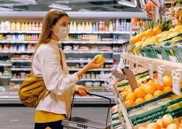 Αγίου Πνεύματος: Πώς θα λειτουργήσουν σούπερ μάρκετ και καταστήματα