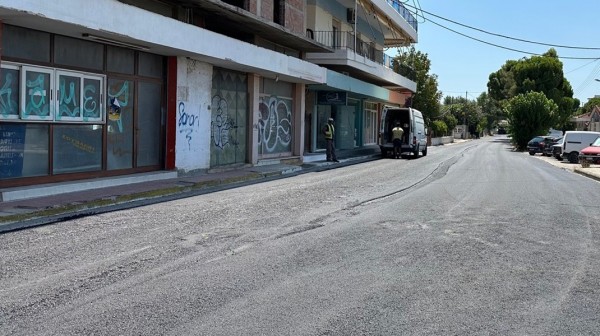 ΔΗΜΟΣ ΧΑΛΚΙΔΕΩΝ: Ασφαλτοστρώνεται η οδός Πιτυούσης στη Νέα Λάμψακο