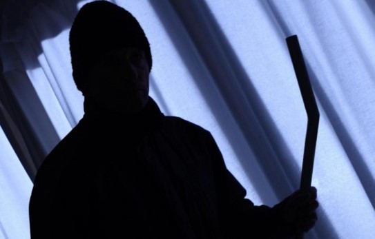 Οι ληστές τους κλείδωσαν στην τουαλέτα