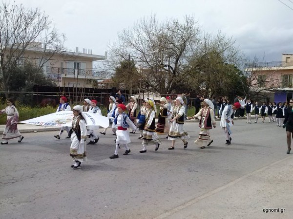 2ο Δημοτικό Σχολείο Βασιλικού: Οι παραδοσιακές φορεσιές έκαναν τη διαφορά
