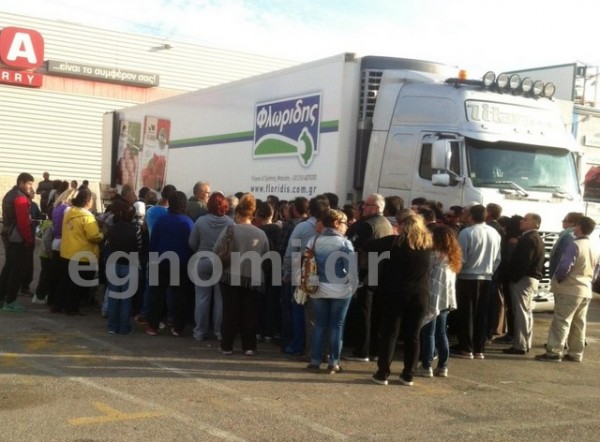 ΧΑΛΚΙΔΑ: Διανομή τροφίμων στο Πάρκο του Λαού για τους ωφελούμενους του ΤΕΒΑ