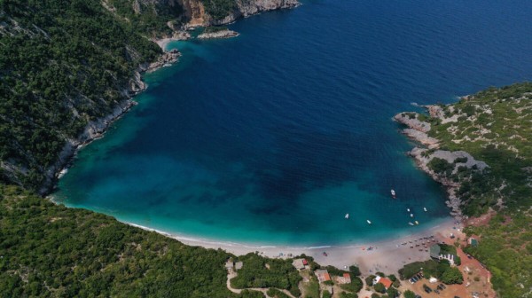 ΔΗΜΟΣ ΚΥΜΗΣ-ΑΛΙΒΕΡΙΟΥ:  Καθαρίστηκε ο δρόμος προς τις παραλίες Θαψά και Τσίλαρος