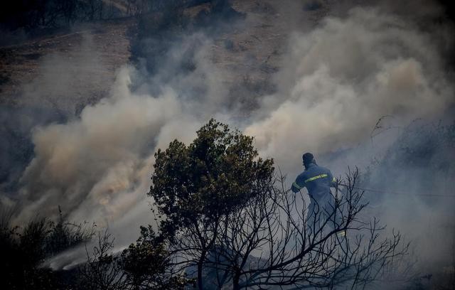 Παραμένει πολύ υψηλός ο κίνδυνος πυρκαγιάς στην Εύβοια και την Τρίτη