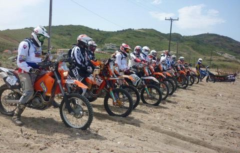 Ράλι μοτοσυκλέτας στην παραλία της Μουρτερής