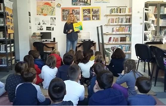 Μαθητές από την Αρτάκη στη Δημοτική Βιβλιοθήκη Καθενών