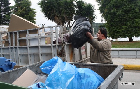 Ο Χρύσανθος δουλεύει στο φουλ