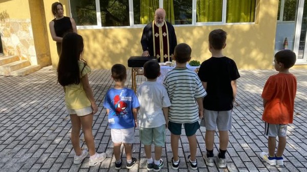 ΣΤΡΟΠΩΝΕΣ ΕΥΒΟΙΑΣ: Αγιασμός με έξι μαθητές στο Δημοτικό Σχολείο