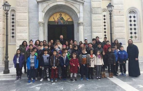 Έδωσαν χαρά στα παιδιά οι κατηχητές του ιερού ναού Αγίου Δημητρίου
