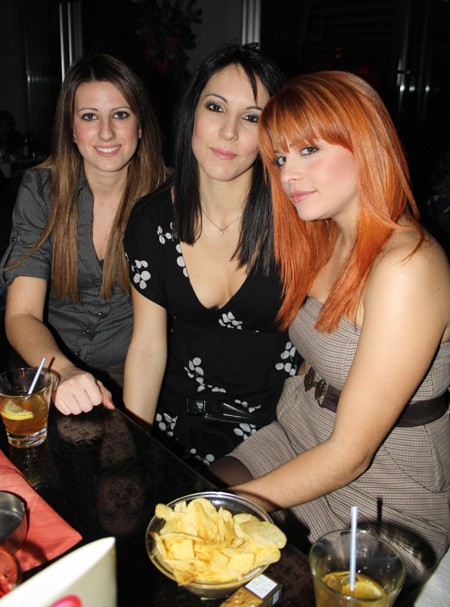 Σε ποιούς χαμογελάνε;