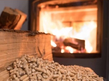 ΜΠΑΡΟΥΤΟΞΥΛΟ: Ζεσταθείτε οικονομικά με καυσόξυλα και pellet