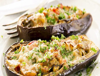 Μελιτζάνες γεμιστές με κατσικίσιο τυρί