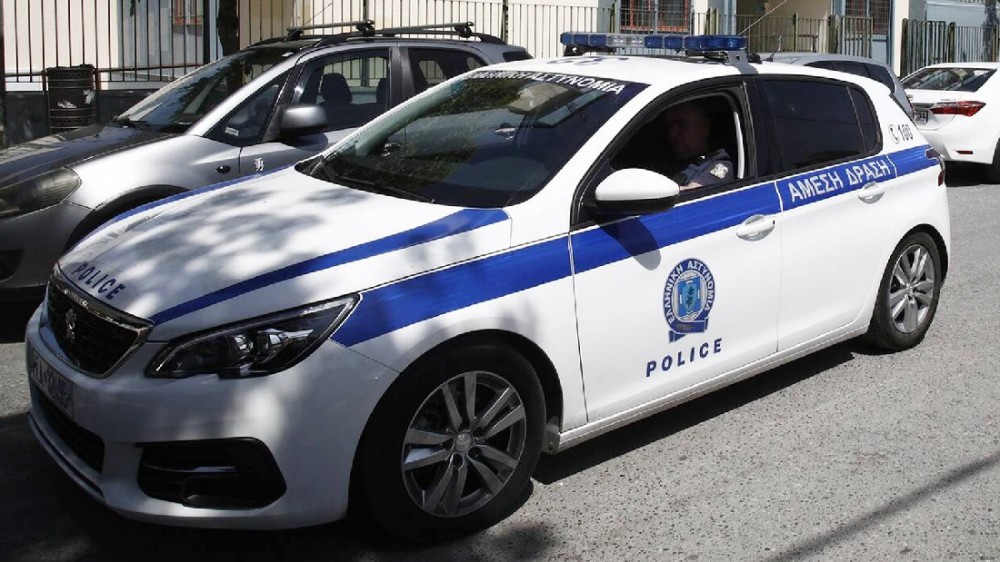 ΤΥΡΝΑΒΟΣ: Ρομά τα έκαναν γυαλιά - καρφιά στο Κέντρο Υγείας