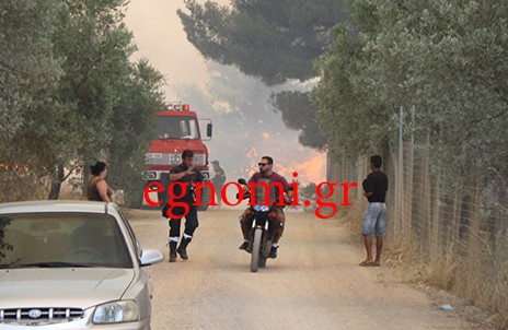 ΑΦΡΑΤΙ - ΔΟΚΟΣ: Πυρκαγιά περικύκλωσε σπίτια