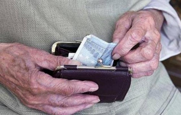 ΣΥΝΤΑΞΕΙΣ: Eρχεται τριπλή αύξηση