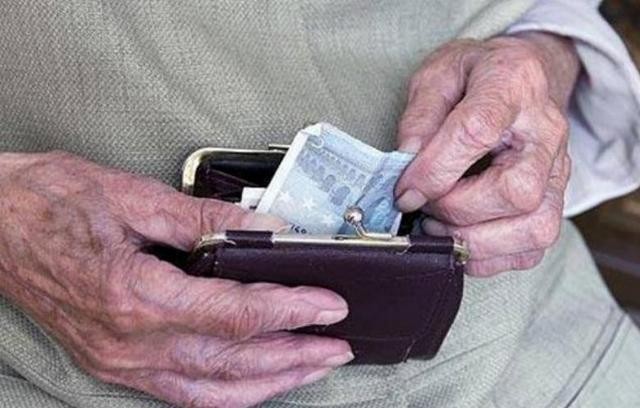 ΣΥΝΤΑΞΕΙΣ: Eρχεται τριπλή αύξηση