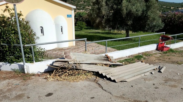 ΔΟΚΟΣ ΧΑΛΚΙΔΑΣ: Ασυνείδητος πέταξε σκουπίδια και καρκινογόνο αμίαντο δίπλα στην εκκλησία