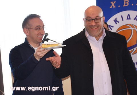 ΠΙΤΑ ΧΒΑ: Αλλος το μεγάλο κομμάτι κι άλλος το φλουρί