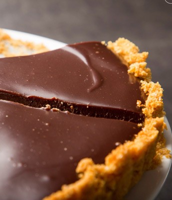 Γλυκιά τάρτα σοκολάτας με 4 υλικά!!!