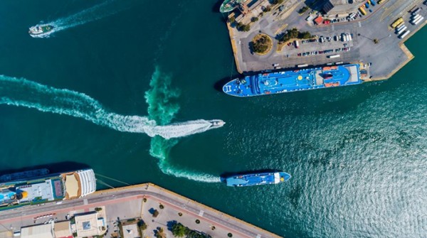 Πρωταθλητής της κρουαζιέρας το λιμάνι του Πειραιά