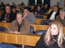 Έμποροι τα ...χώνουν στις τράπεζες