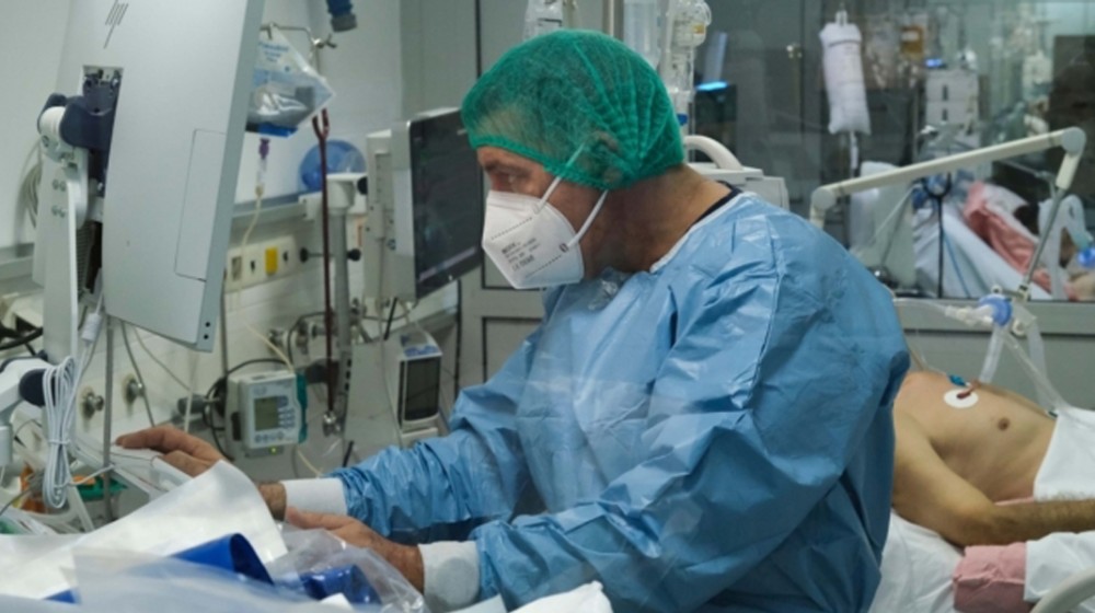 ΕΟΔΥ: Εβδομάδα με 8 νεκρούς από Covid και έναν από γρίπη