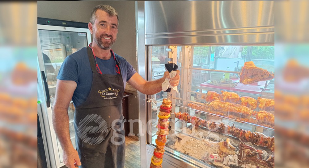 ΝΕΟΧΩΡΙ ΞΕΝΥΧΤΗΣ: Ολα τα λεφτά το κοντοσούβλι που φτιάχνει ο Νίκος Περιβολάρης!