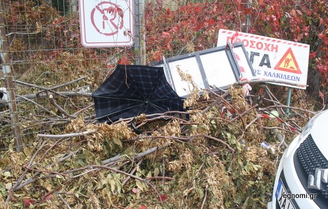 Χωματερή σε κεντρικό δρόμο της Χαλκίδας