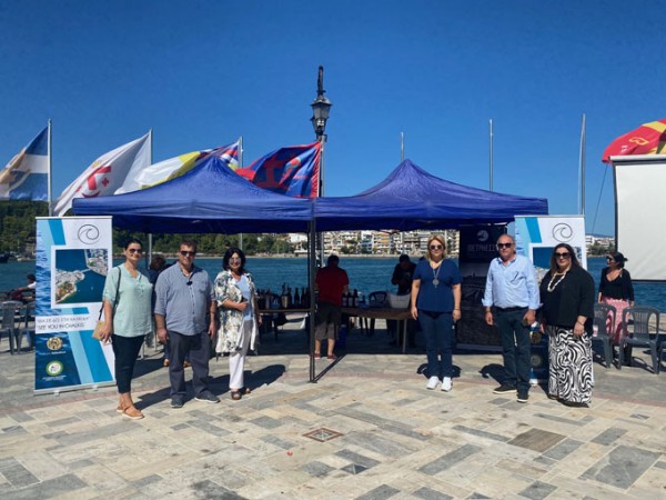 ΧΑΛΚΙΔΑ: Κέρασαν κρασιά στην παραλία