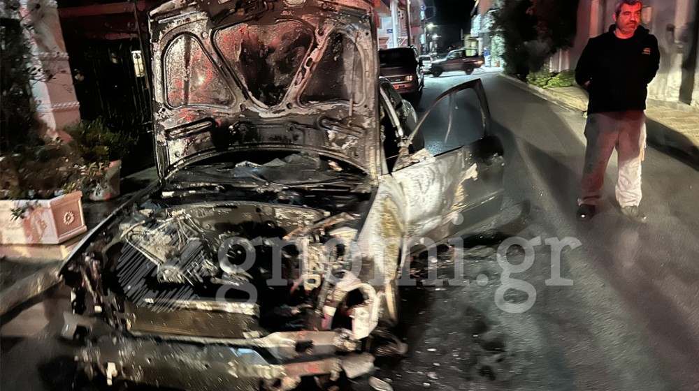 ΑΜΑΡΥΝΘΟΣ: ΙΧ έπιασε φωτιά εν κινήσει (VIDEO)