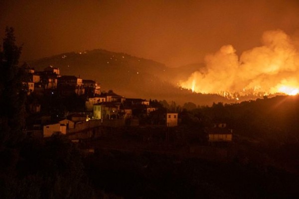 ΦΩΤΙΑ ΒΟΡΕΙΑ ΕΥΒΟΙΑ: Πέρασε και στο Δήμο Ισταίας Αιδηψού - Ανησυχία για το Μαντούδι - Νέες εκκενώσεις χωριών