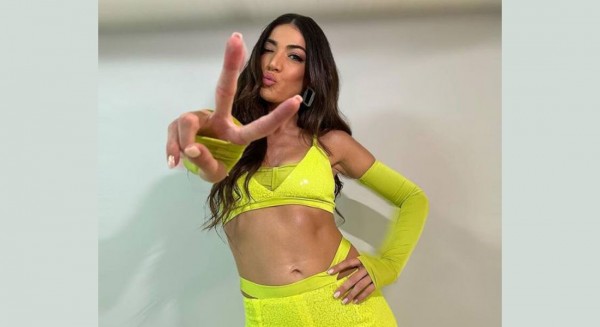 Ήβη Αδάμου: Φόρεσε το πιο stylish φόρεμα που πρέπει να έχεις και εσύ στις διακοπές!