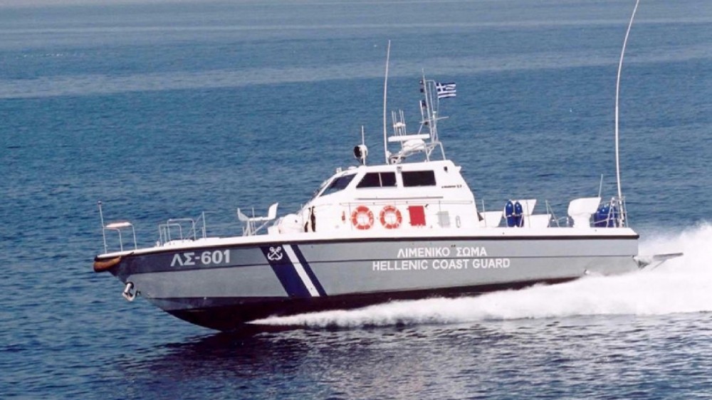 ΣΚΥΡΟΣ: Με περιπολικό σκάφος του Λιμενικού μεταφέρθηκε στην Κύμη ηλικιωμένη