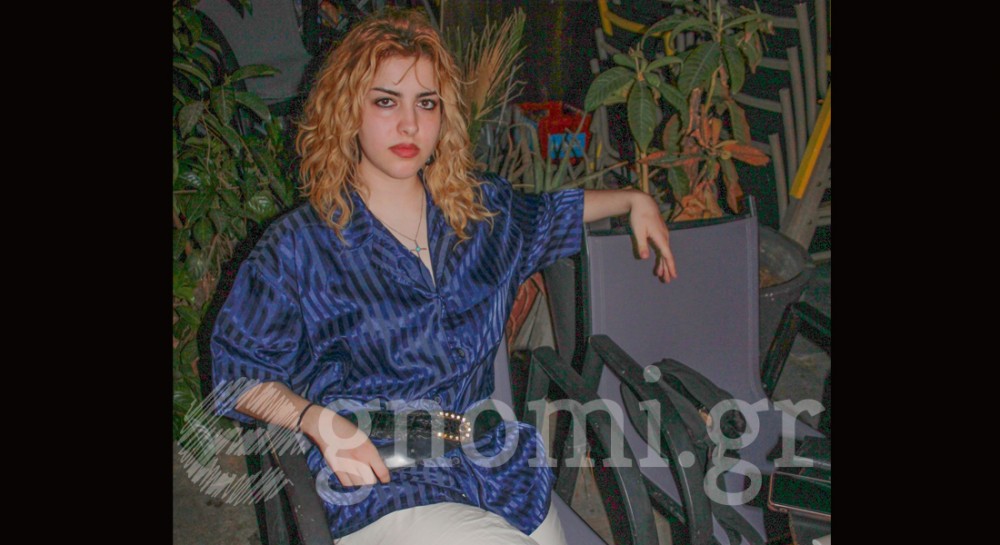 Δυσκολεύεται όταν πρόκειται να συστηθεί..