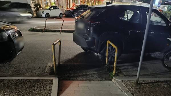 ΧΑΛΚΙΔΑ- ΚΑΤΑΓΓΕΛΙΑ: Παρκάρισμα σε ράμπα ΑμεΑ στη λεωφόρο Μακαρίου