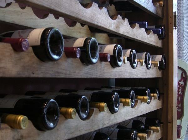 Εδωσε 85 χιλιάρικα για ένα μπουκάλι κρασί!