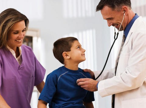 Δωρεάν ιατρικές εξετάσεις στα παιδιά για να πάνε στο σχολείο