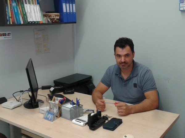 ΝΙΚΟΣ ΣΤΑΜΕΛΟΣ: Δίπλα στους μαθητές και χαρούμενος για την επιτυχία τους