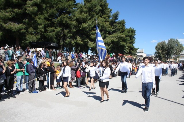 Εορτασμός της 25ης Μαρτίου στην Αρτάκη: Παρέλασαν ...παραλιακά