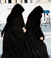 Ντύθηκαν καλόγριες για να ξεπουλήσουν την πραμάτεια τους