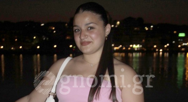 Η Ζωή έχει αδυναμία στα καλλυντικά!