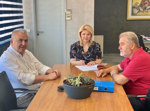 ΔΕΥΑΧ: Υπογράφηκε η σύμβαση για δύο αγωγούς ύδρευσης