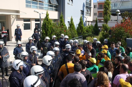 Με χημικά και ρόπαλα χτυπάτε τους εργάτες και στα αφεντικά κάνετε τις πλάτες